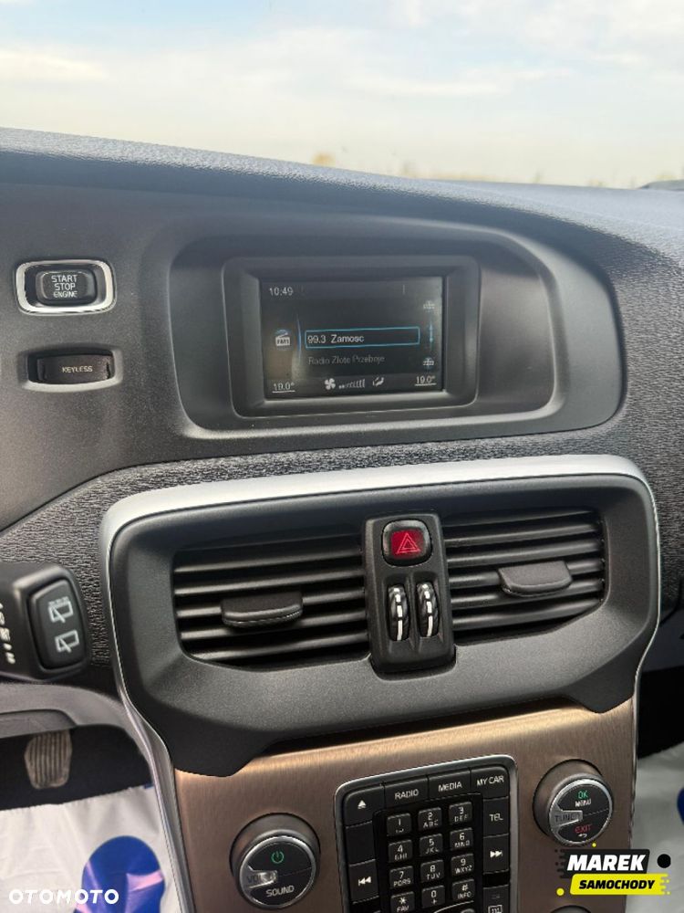 Volvo V40 Cross Country - 12