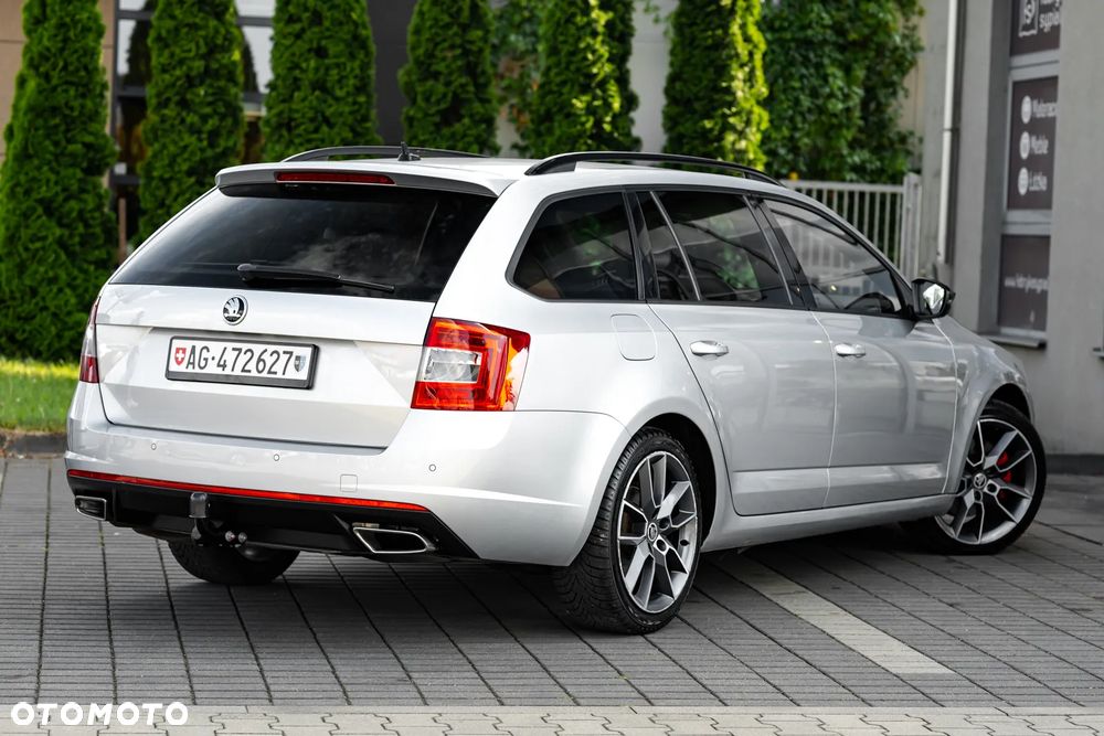 Skoda Octavia 2.0 TDI DSG RS - 9