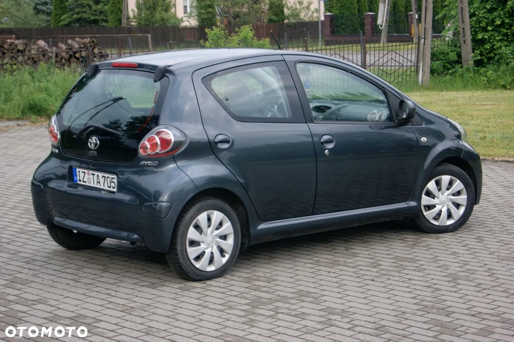 Toyota Aygo Connect - 12