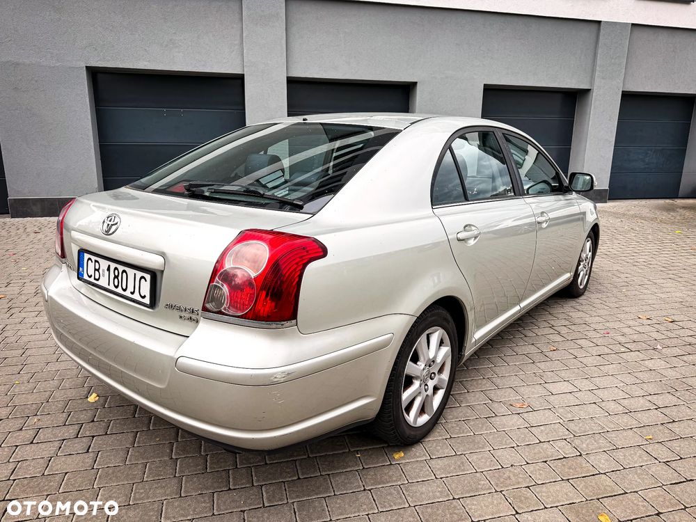 Toyota Avensis 2006 photo 2