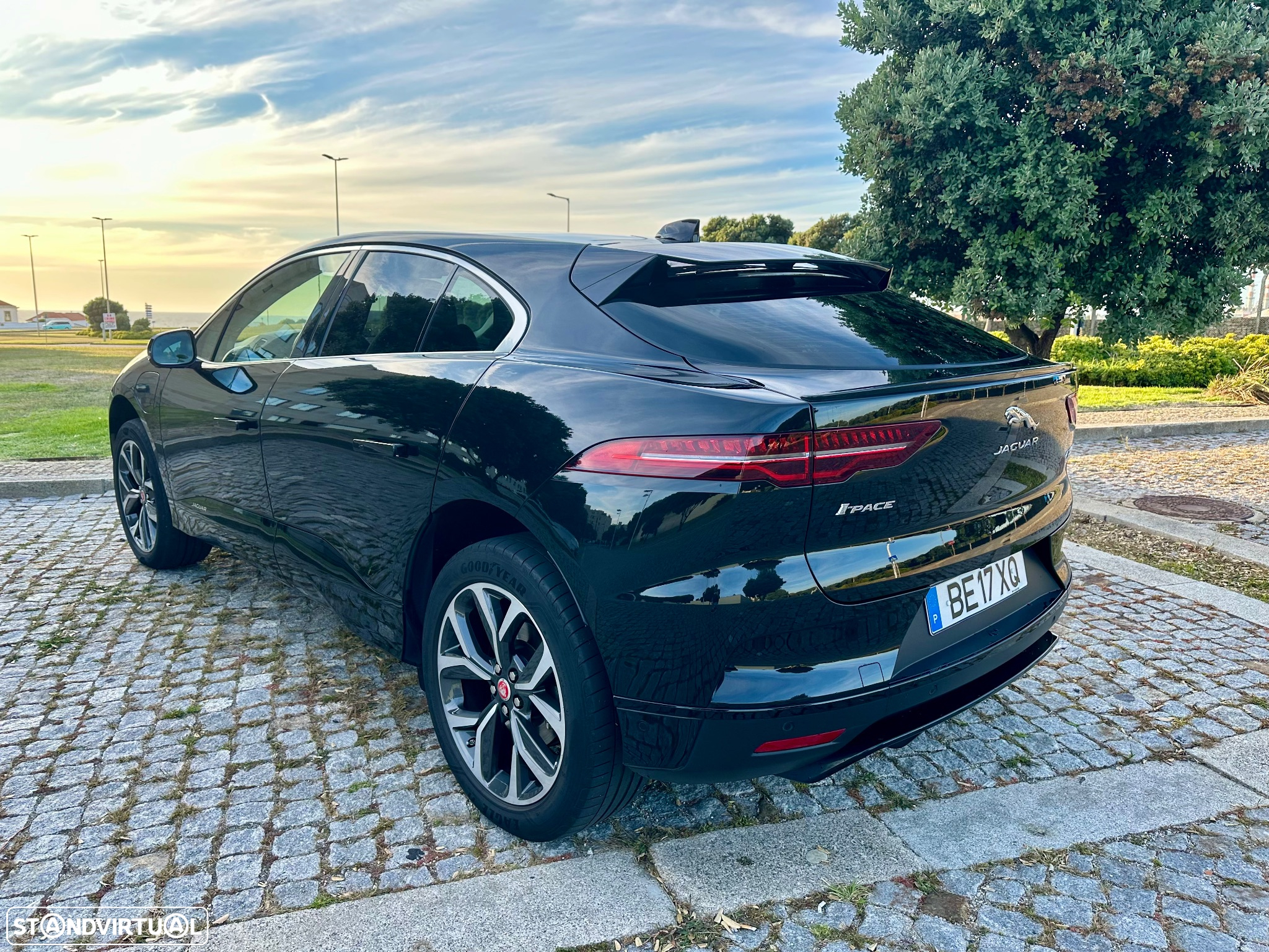 Jaguar I-Pace EV400 AWD HSE - 8