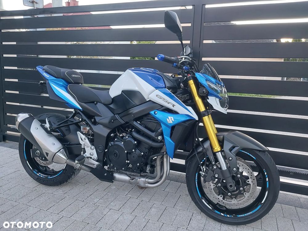 Suzuki GSR - 4