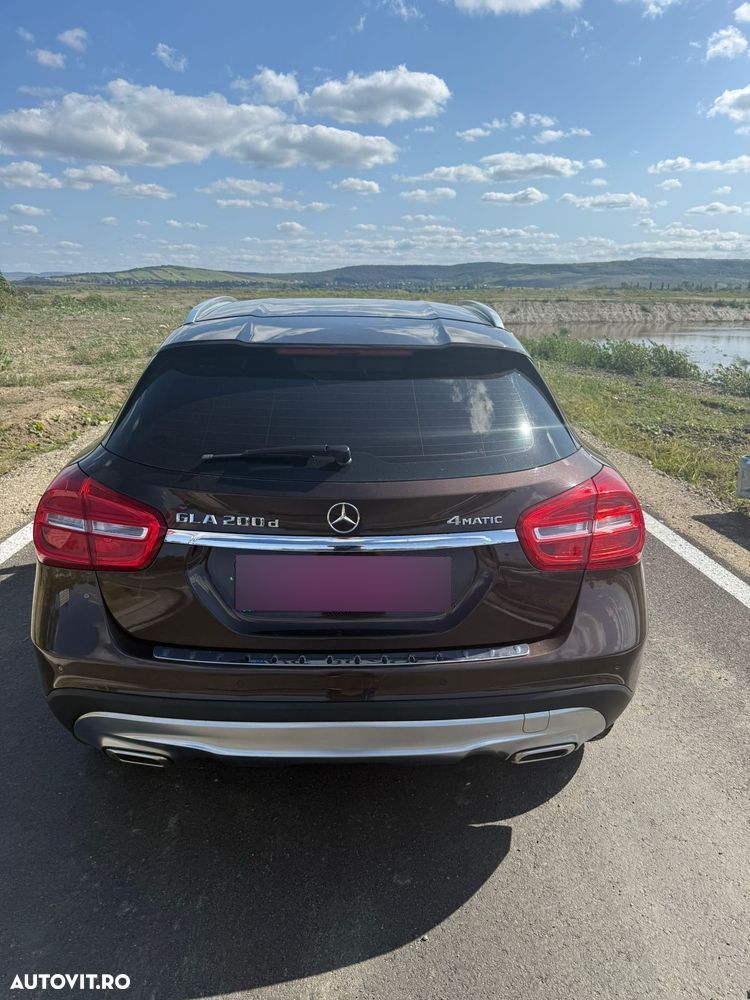 Mercedes-Benz GLA 200 d 4MATIC Aut. - 6