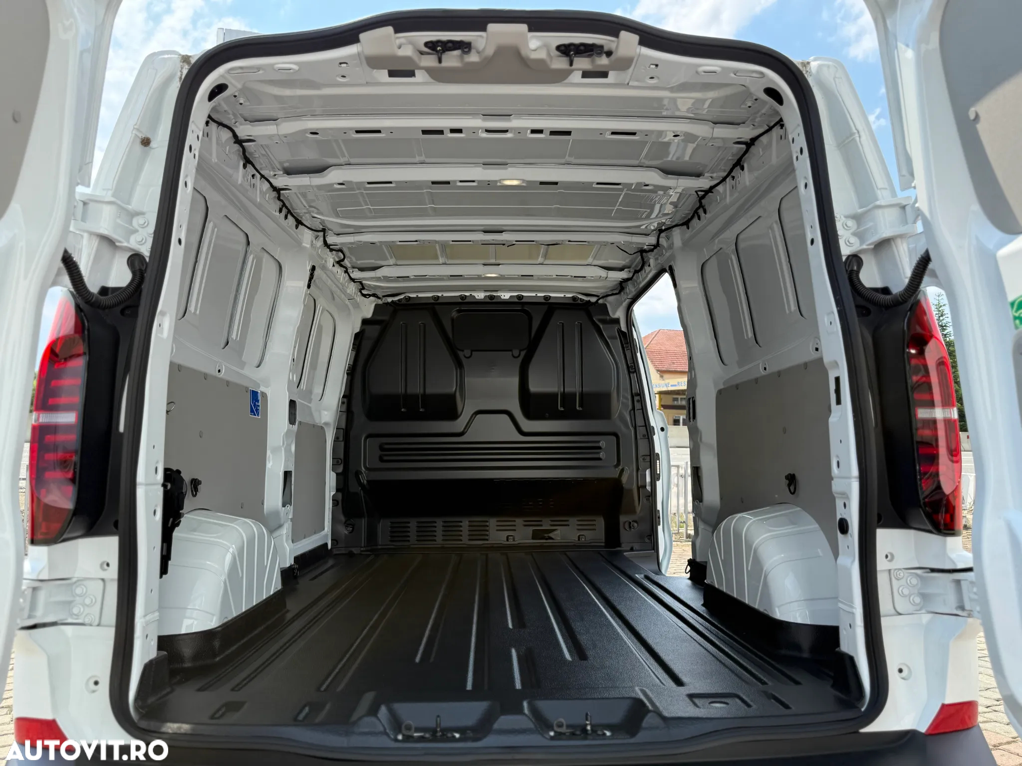 Volkswagen Transporter - 12