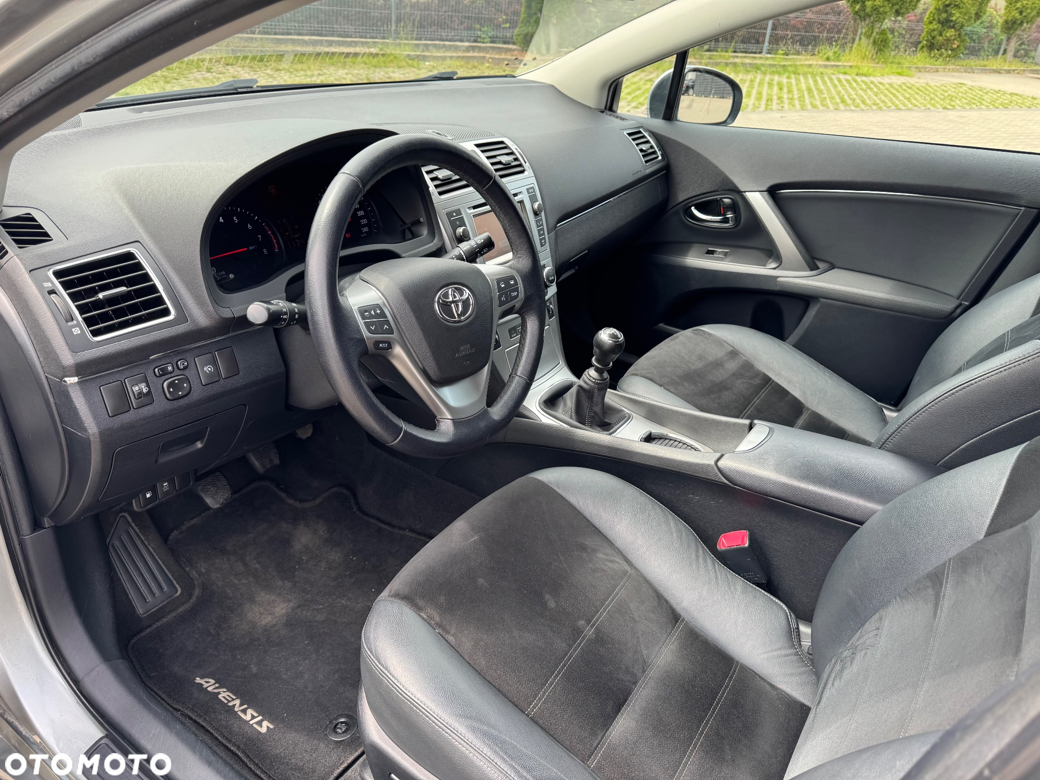 Toyota Avensis 1.8 Premium - 28