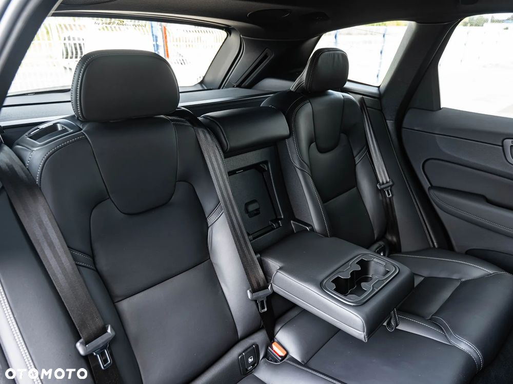 Volvo XC 60 B5 B AWD Plus Dark - 27