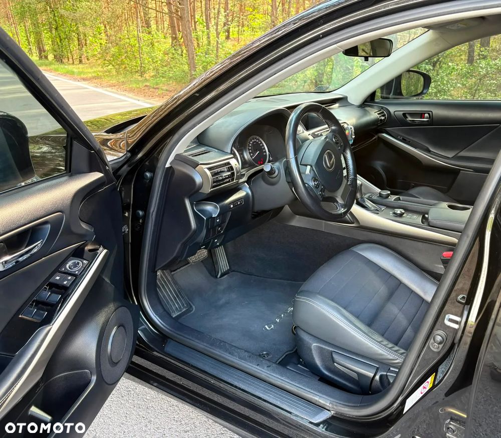 Lexus IS 200t Elite - 10