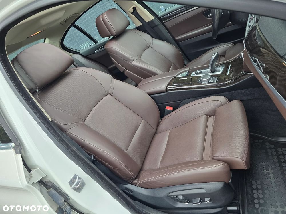 BMW Seria 5 535i xDrive Sport-Aut Luxury Line - 38