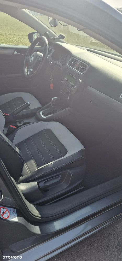 Volkswagen Jetta 2.0 TDI Highline Optimum DSG - 10