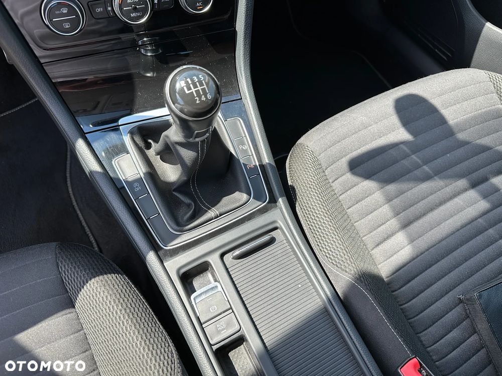 Volkswagen Golf - 14