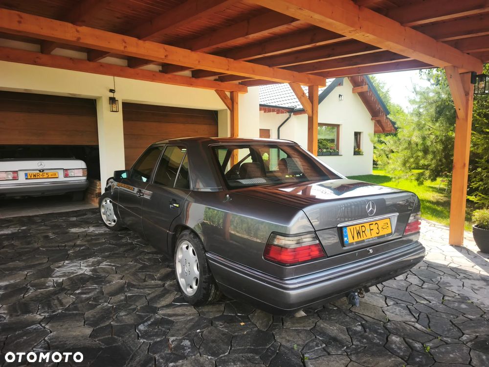 Mercedes-Benz Klasa E 200 - 5