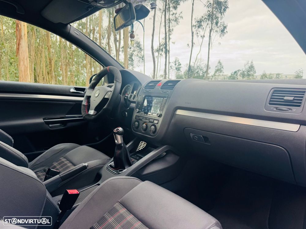 VW Golf 2.0 GTi - 27