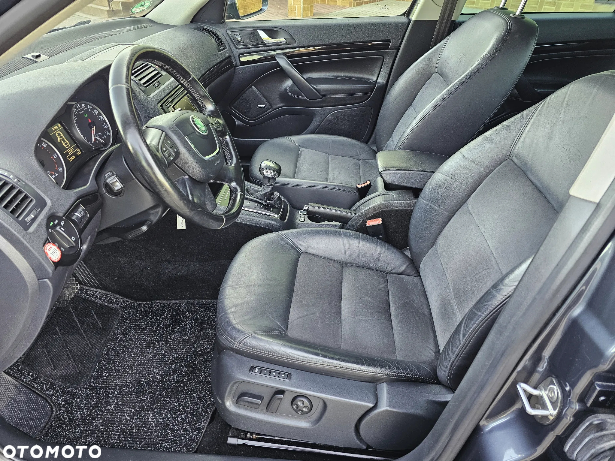 Skoda Octavia Combi 1.8 TSI DSG Laurin & Klement - 5