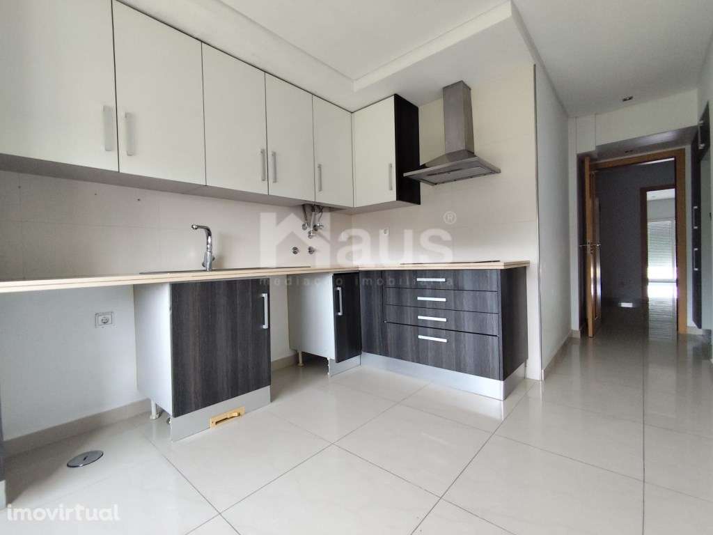 T3 com parqueamento e arrecadação - Grande imagem: 5/13