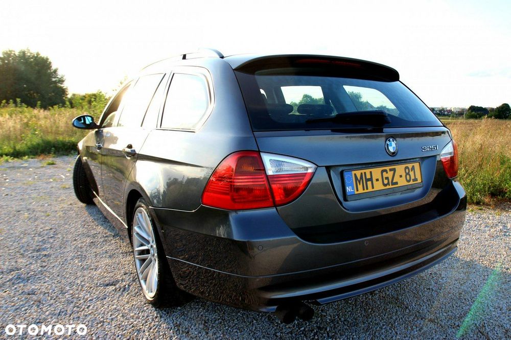 BMW Seria 3 325i - 10