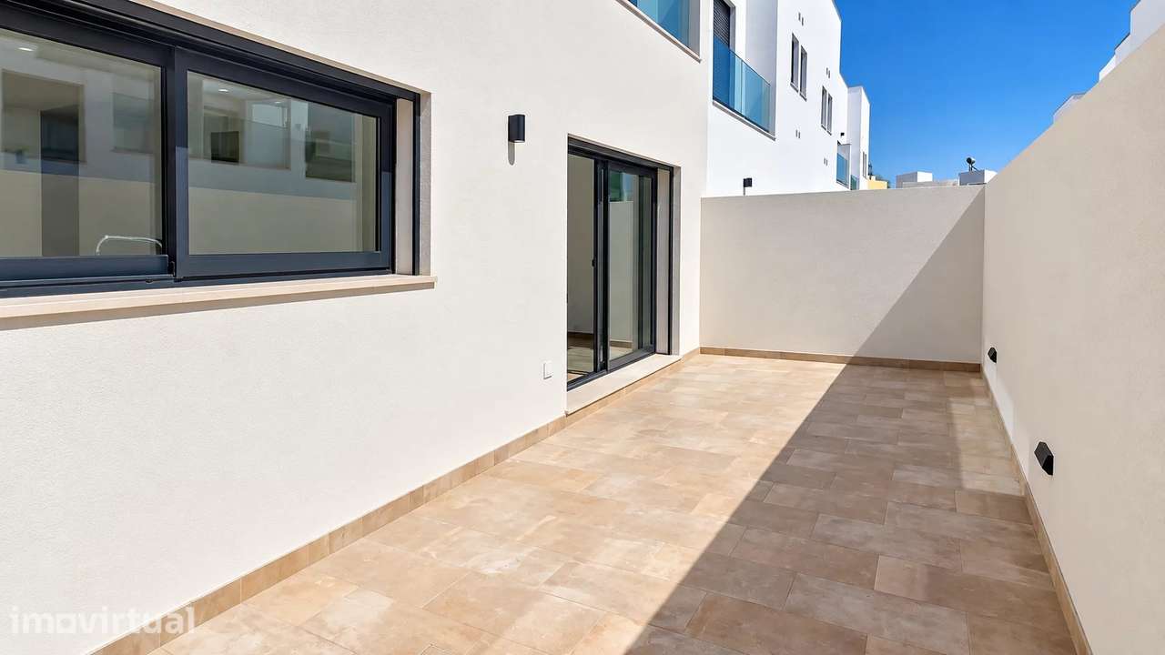Moradia T3 nova com rooftop e jacuzzi a 5 minutos da Praia da Fuseta - Grande imagem: 5/18