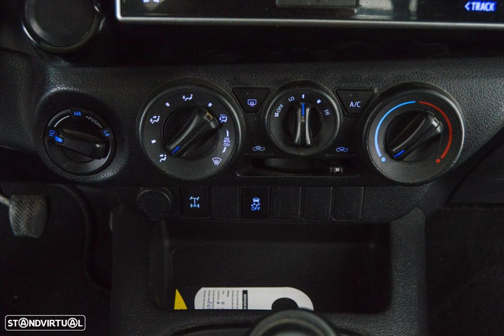 Toyota Hilux 2.4 D-4D 4X4 Cabine Simples 2L - 34
