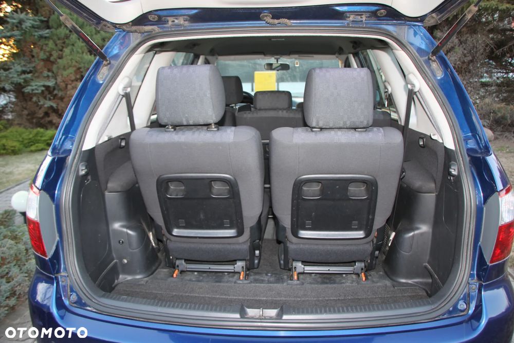 Toyota Avensis Verso D-4D - 9