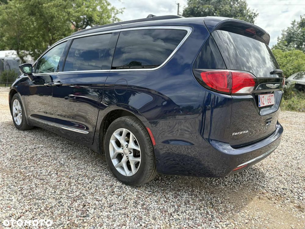 Chrysler Pacifica - 3