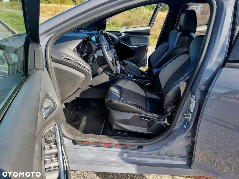 Ford Focus 2.0 TDCi ST - 25