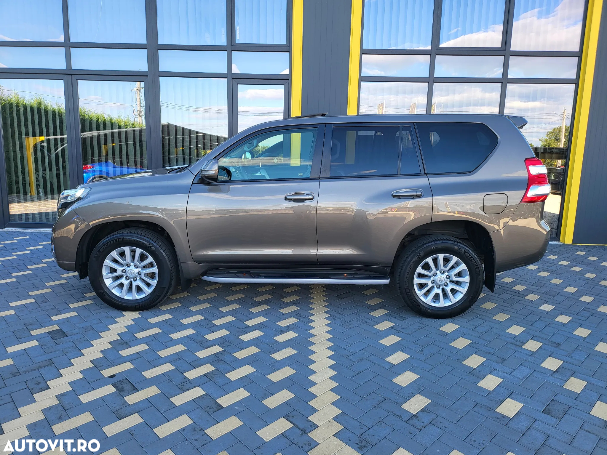 Toyota Land Cruiser 2.8l Turbo D-4D Aut. Luxury - 3