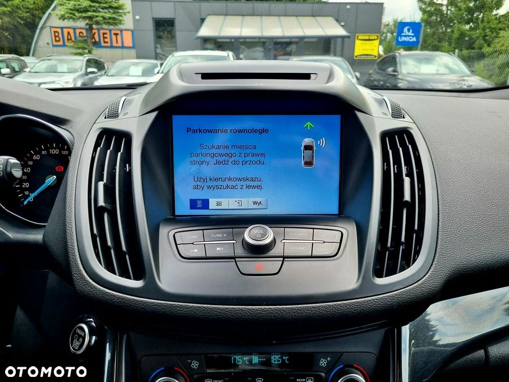 Ford Kuga 1.5 EcoBoost 2x4 Titanium - 24