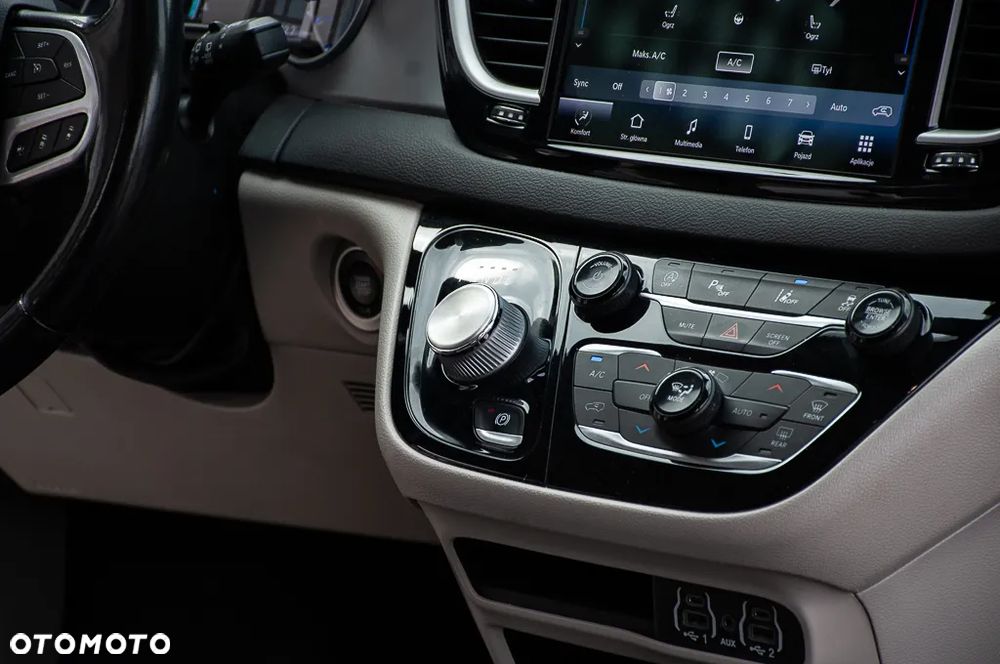 Chrysler Pacifica - 17