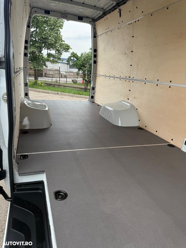 Mercedes-Benz Sprinter - 30