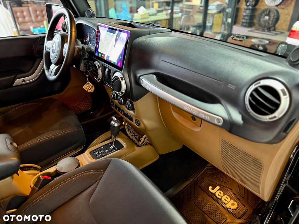 Jeep Wrangler 3.6 Sahara - 28