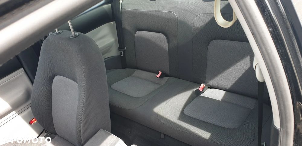 Volkswagen New Beetle - 8