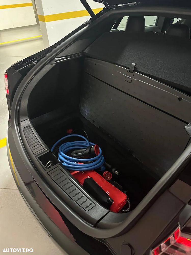 Tesla Model S - 12