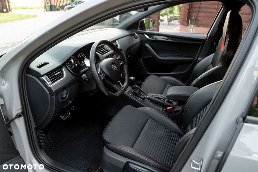 Skoda Octavia 2.0 TDI (Green tec) 4x4 DSG RS - 17