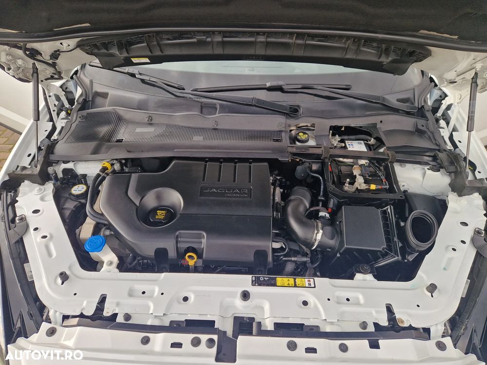 Jaguar E-Pace D150 AWD Base - 38