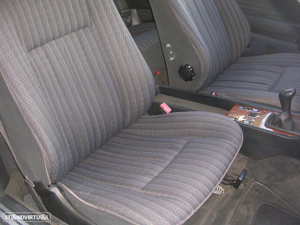 Mercedes-Benz W124 (1984-1997) 200 CE - 12