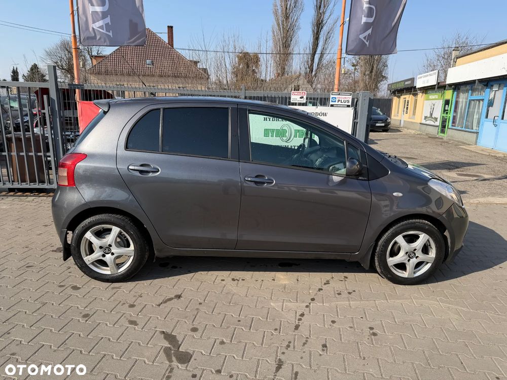 Toyota Yaris 1.3 Sol MM - 16