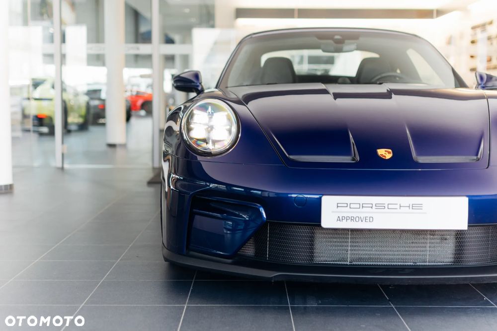 Porsche 911 GT3 Touring PDK - 37