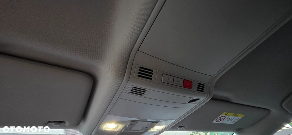 Volkswagen Touran - 12