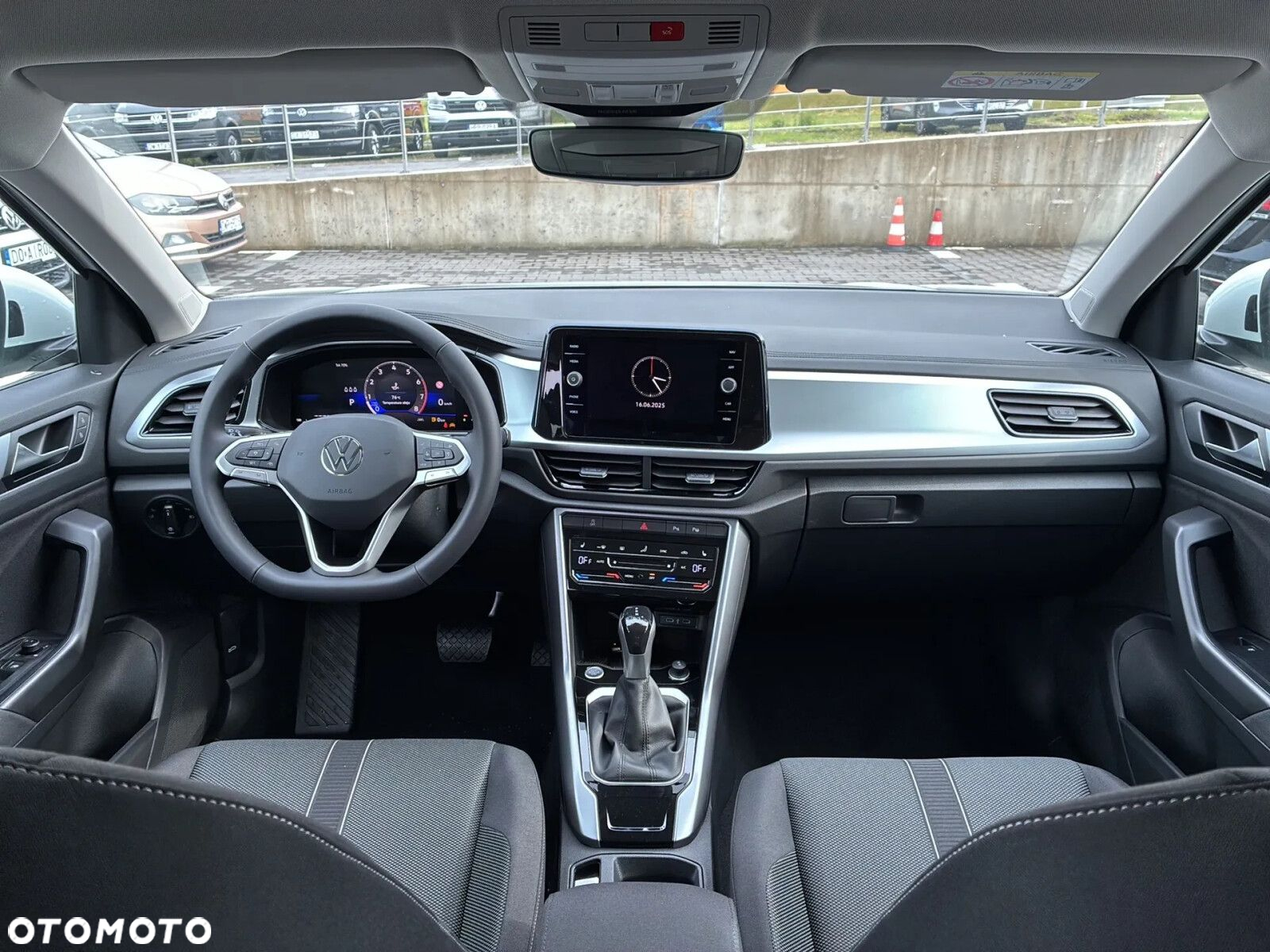Volkswagen T-Roc - 4