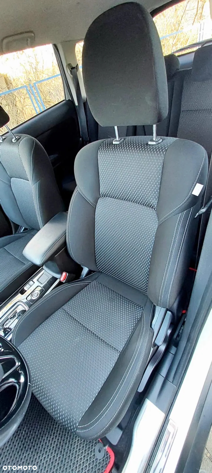 Mitsubishi Outlander 2.0 Instyle Navi 4WD CVT - 25