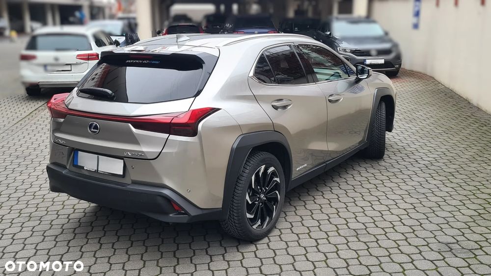 Lexus UX - 3