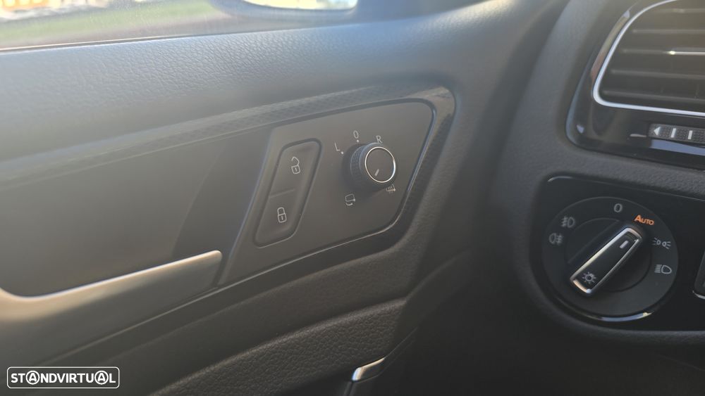 VW Golf 1.6 TDi DPF DSG Highline - 26