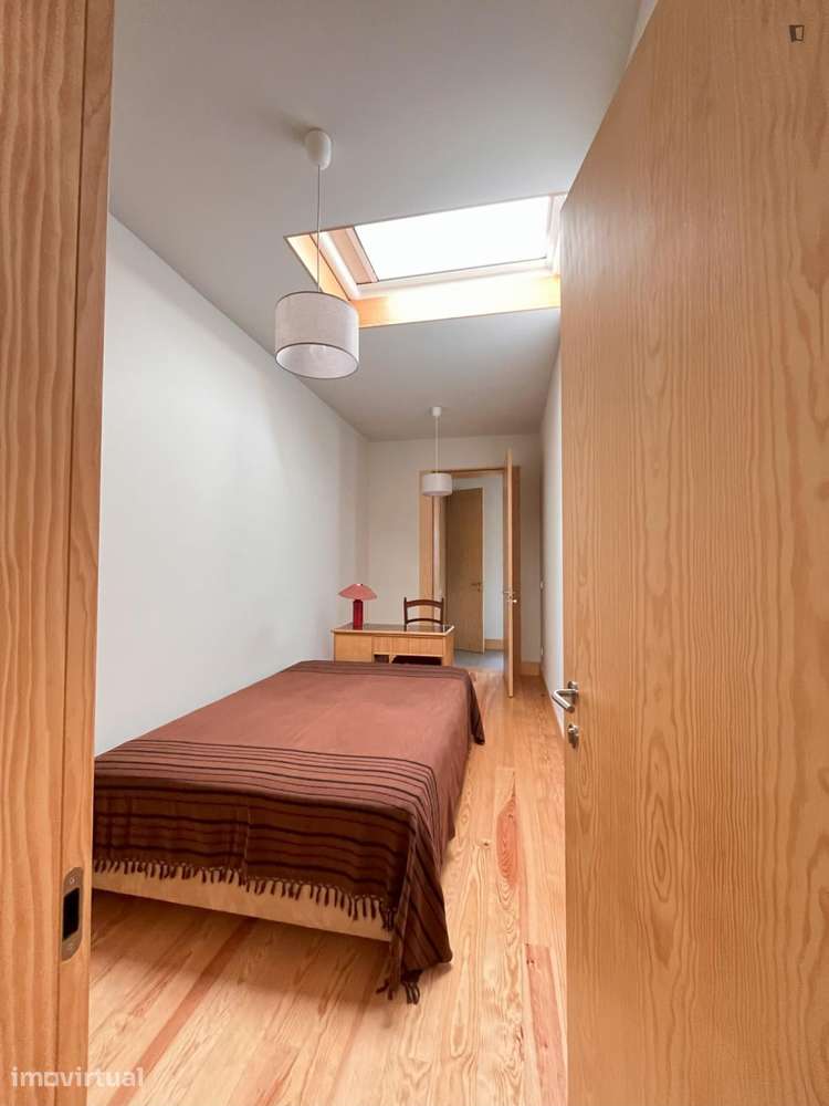 Quarto - localizado em Vila nova de gaia - Grande imagem: 3/19