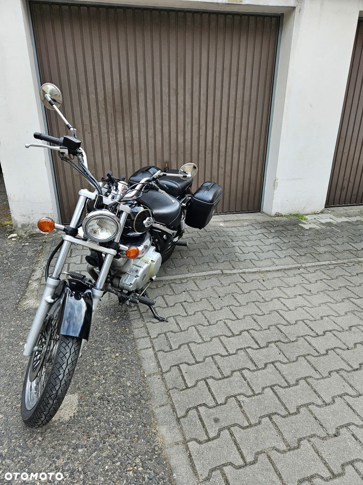 Suzuki Intruder - 13