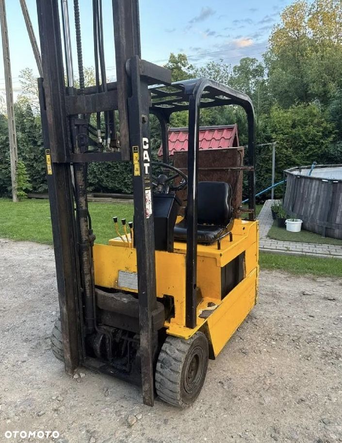 Caterpillar F35 - 17