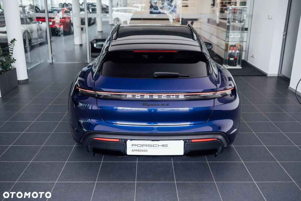 Porsche Taycan 4S Cross Turismo - 12