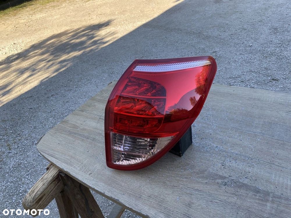 LAMPA TYLNA PRAWA TOYOTA RAV4 III 2007 42-39 - 1