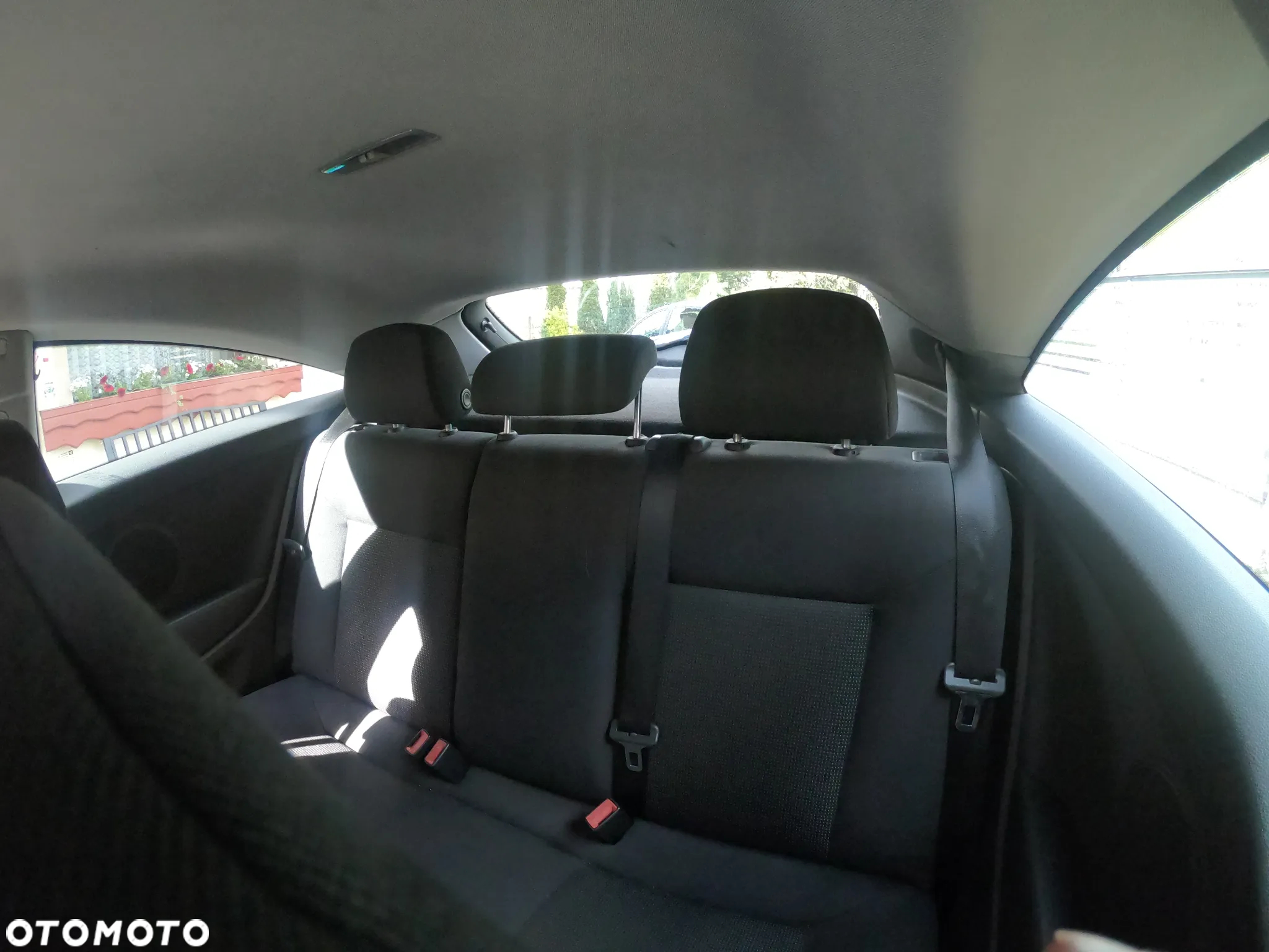 Opel Astra III GTC 1.4 Cosmo - 14