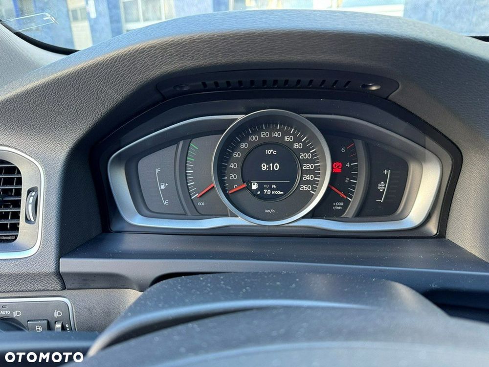 Volvo V60 Cross Country - 18