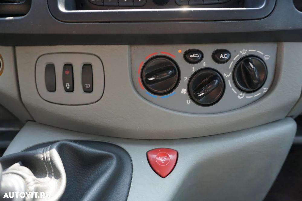 Renault Trafic - 10