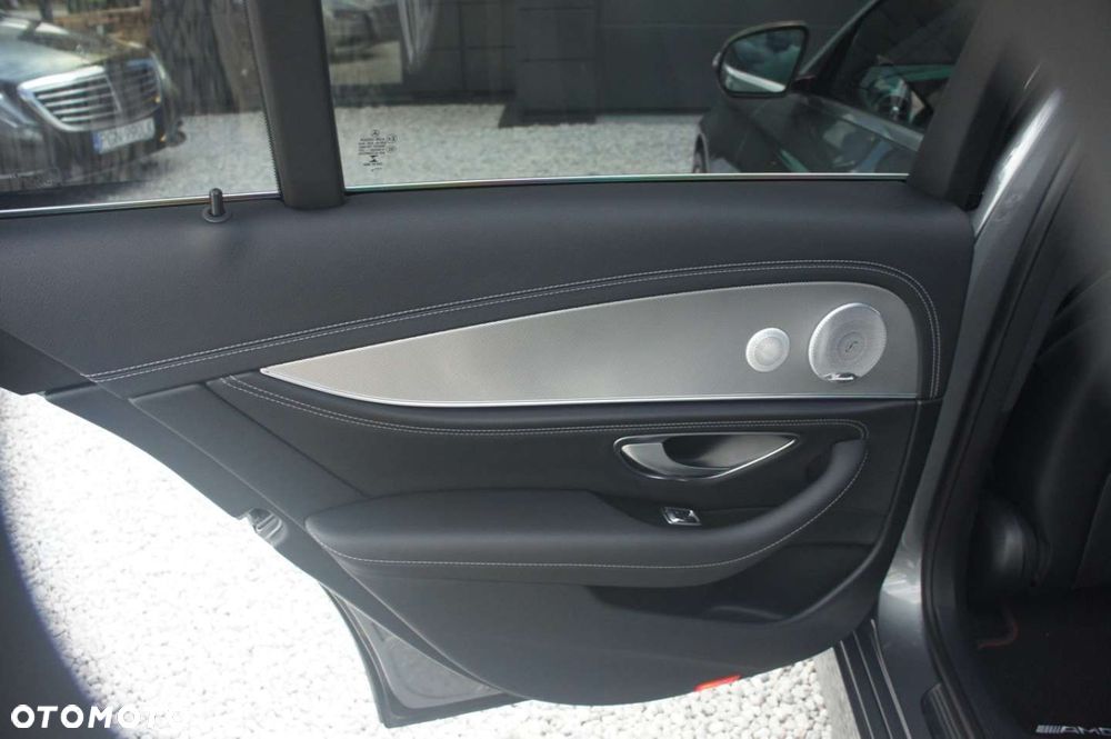 Mercedes-Benz Klasa E - 22